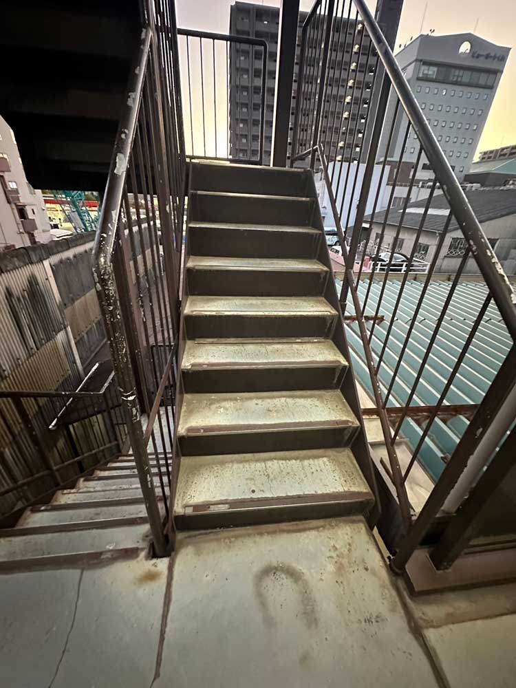 手摺・階段塗り替え工事