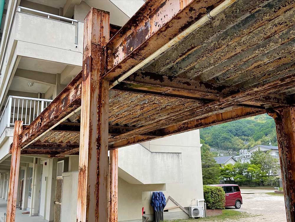 渡り廊下鉄筋_施工前