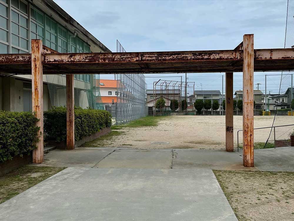 渡り廊下鉄筋_施工前