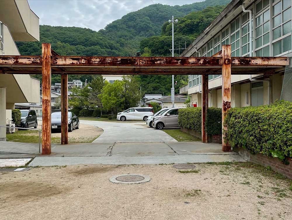 渡り廊下鉄筋塗り替え工事