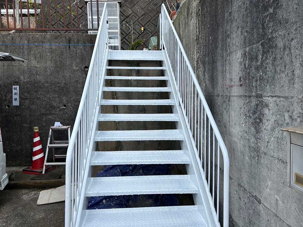 鉄骨階段塗り替え工事